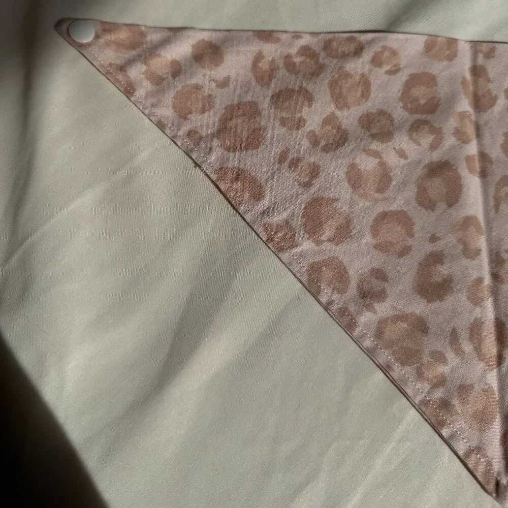 EUC, Canoodle Leopard Pattern Dog Bandana, Pink, Size M